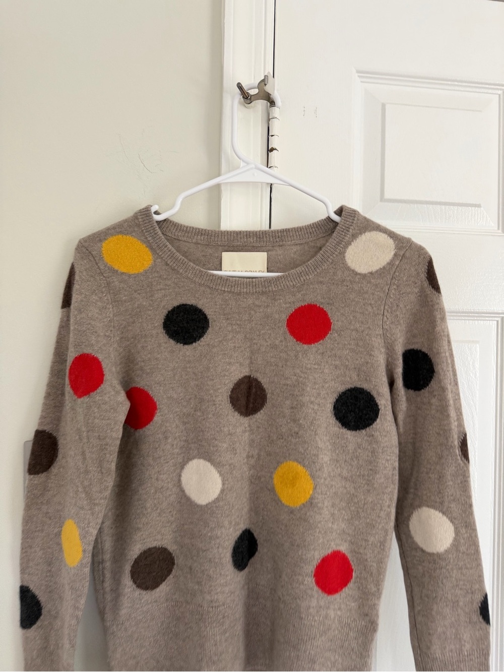 Cynthia Rowley Womens 100% Cashmere Sweater Pullover XS Taupe Polka Dot Preppy - Picture 2 of 10